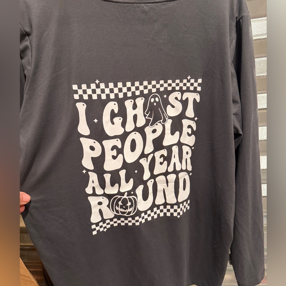 Zenana gray top size small with Halloween screen print!
